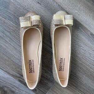 NWOT. Teenmix Women's Glitter Dress Flats with Bow Detail. Color: Champagne. 6.5